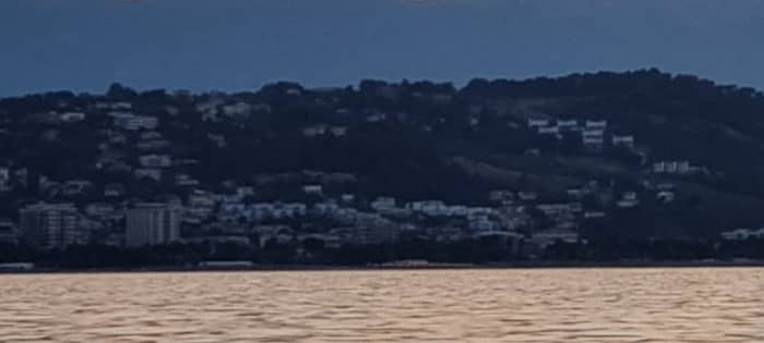 Setzen Sie Kurs auf Freude: Ein ganzer Tag authentisches Segeln in Pescara auf einem Segelboot