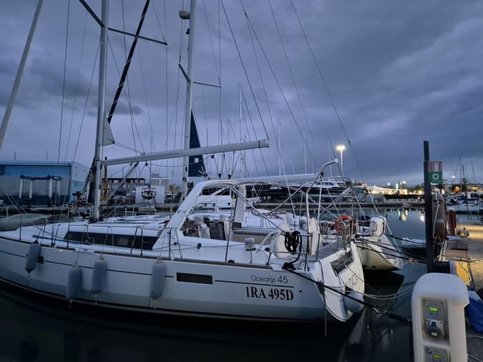Setzen Sie Kurs auf Freude: Ein ganzer Tag authentisches Segeln in Pescara auf einem Segelboot