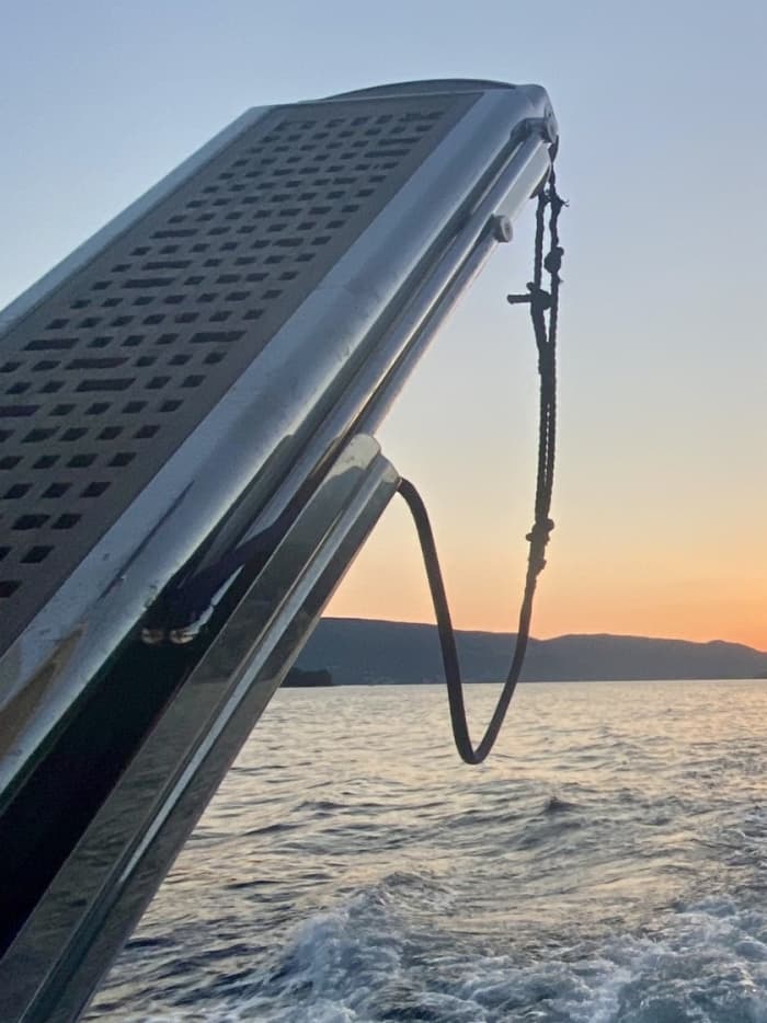 Ihr Tag in Tivat: Mieten Sie ein Motorboot für 9 Stunden Entdeckungstour