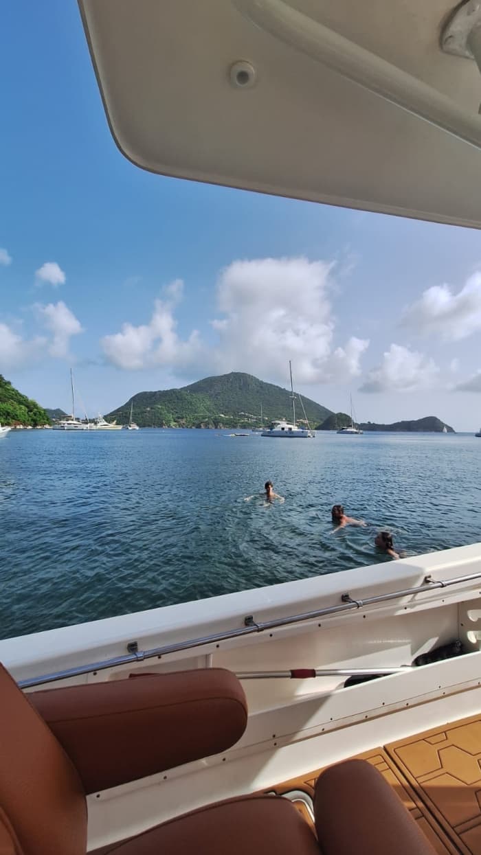 Um dia em Le Gosier, num barco a motor.