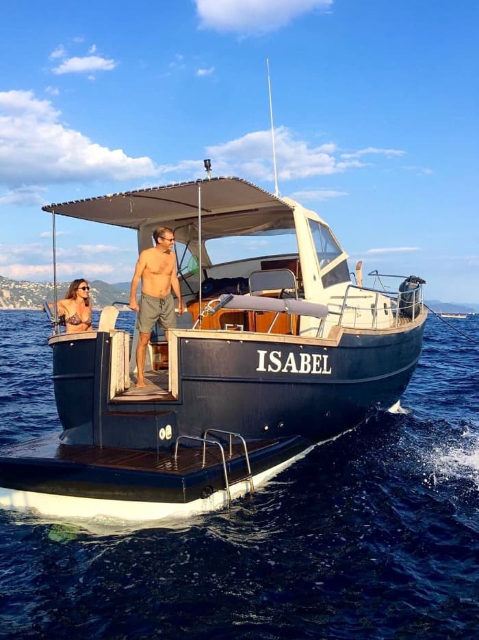 Een ontspannen uitstapje naar Lavagna: een boottocht van 4 uur op een motorboot.