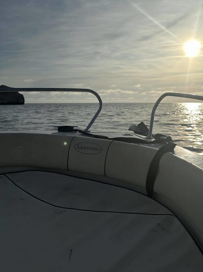 Verken Marseille vanaf het water: een hele dag op het water aan boord van een motorboot.