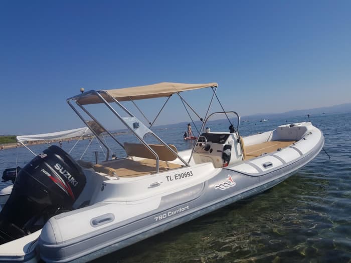 Découvrez Six-Fours-les-Plages comme jamais auparavant à bord d'un bateau à moteur