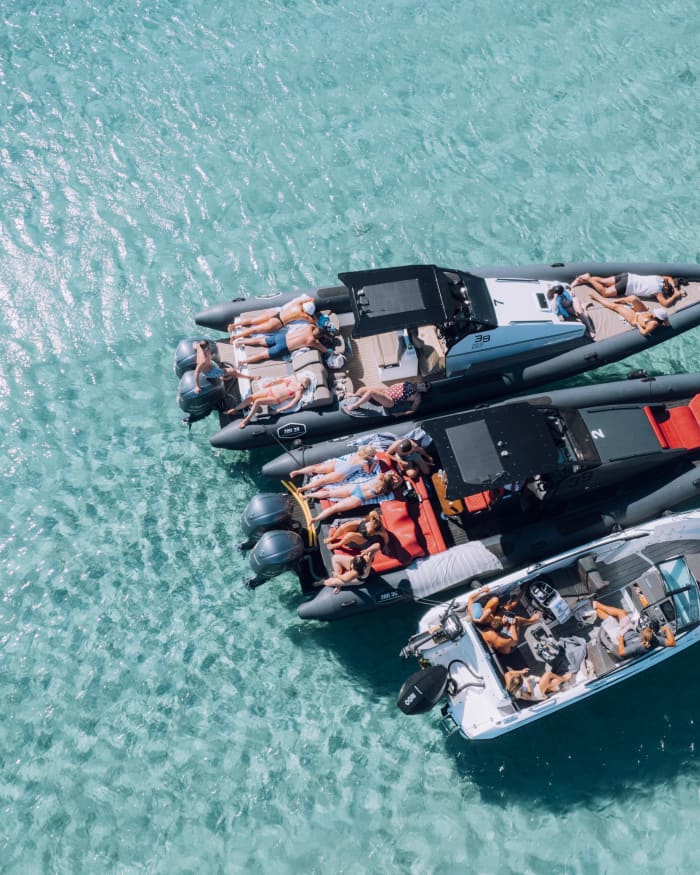 Von Paros aus: 8-stündige Kreuzfahrt zu versteckten Inselparadiesen - Der Preis beinhaltet alle Kosten.