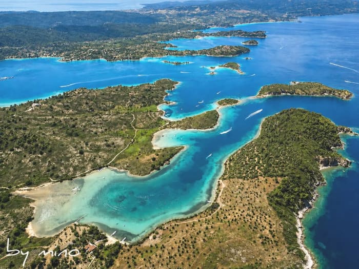 Croisière en yacht au coucher du soleil : Diaporos et la magie du Lagon Bleu