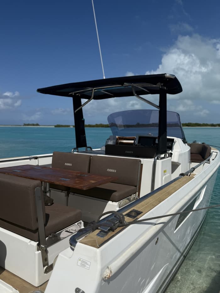 Exploration des Merveilles des Îles : Grace Bay, Iguana Island, Half Moon Bay et Plus