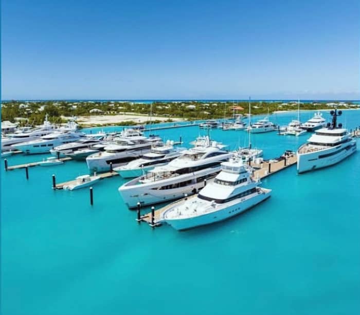 Exploration des Merveilles des Îles : Grace Bay, Iguana Island, Half Moon Bay et Plus
