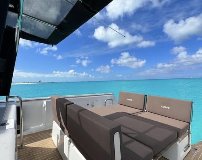 Exploration des Merveilles des Îles : Grace Bay, Iguana Island, Half Moon Bay et Plus