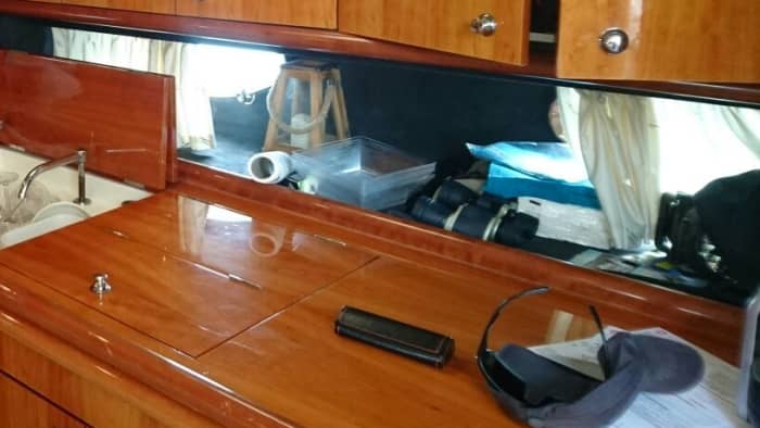 La tua barca a motore privata per una giornata alla scoperta di Barcellona.