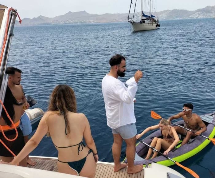 Rejs jachtem po Czarnej Wyspie i zatoce Akvaryum