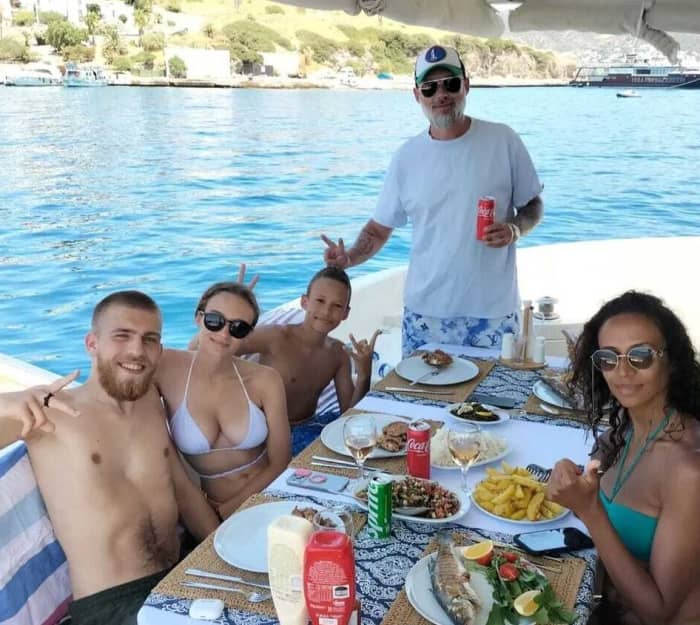 Rejs jachtem po Czarnej Wyspie i zatoce Akvaryum