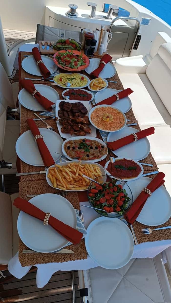 Rejs jachtem po Czarnej Wyspie i zatoce Akvaryum