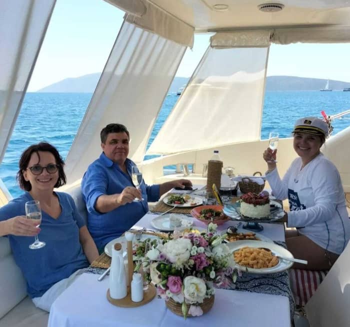 Rejs jachtem po Czarnej Wyspie i zatoce Akvaryum