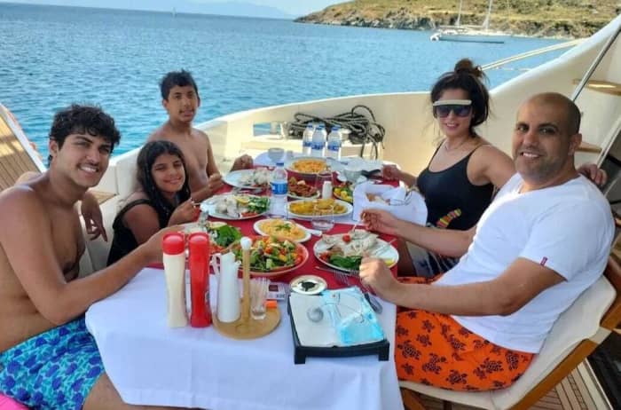 Rejs jachtem po Czarnej Wyspie i zatoce Akvaryum