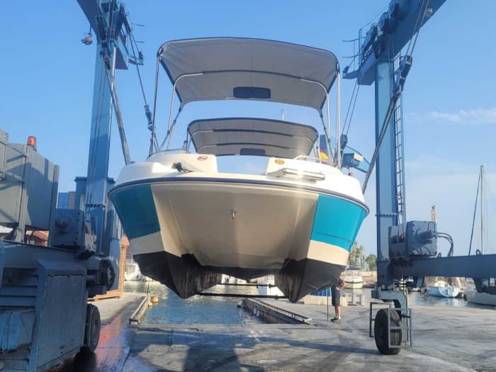 Ihr Tag in Santa Pola: Mieten Sie ein Motorboot für einen ganzen Tag voller Entdeckungen