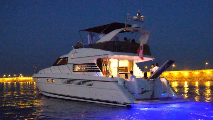 Halbtägiger Yachtausflug für bis zu 12 Personen: Erkunden Sie das Meer ab Torrevieja.