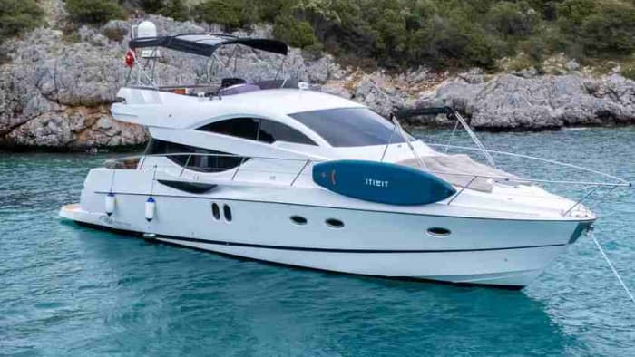 Naviga verso la serenità: una fuga in yacht privato attraverso il blu nascosto di Bodrum