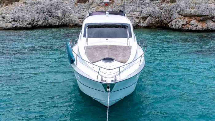 Naviga verso la serenità: una fuga in yacht privato attraverso il blu nascosto di Bodrum