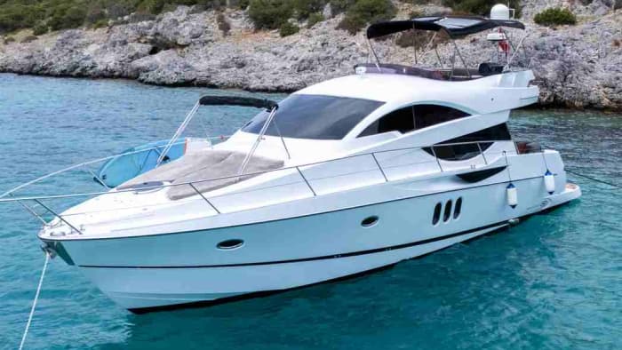 Naviga verso la serenità: una fuga in yacht privato attraverso il blu nascosto di Bodrum