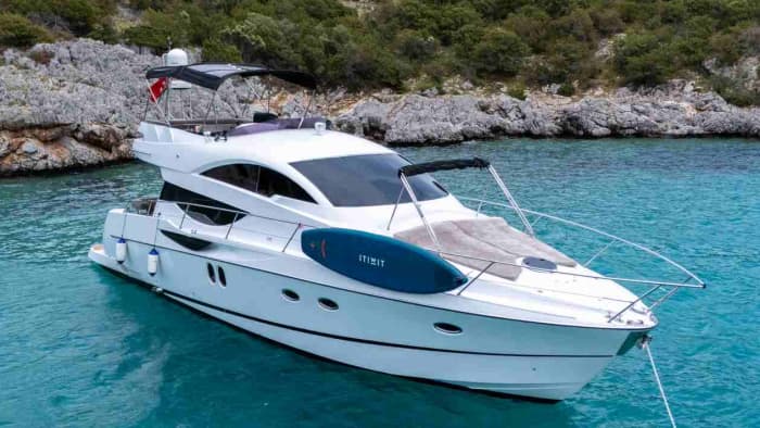 Naviga verso la serenità: una fuga in yacht privato attraverso il blu nascosto di Bodrum