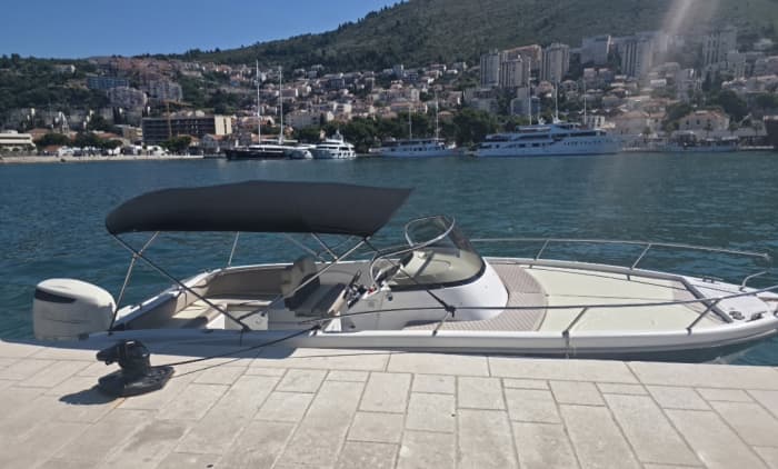 Your day in Dubrovnik: Rent a motorboat for a full day of discovery