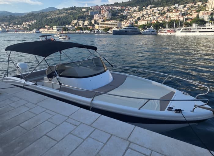 Your day in Dubrovnik: Rent a motorboat for a full day of discovery