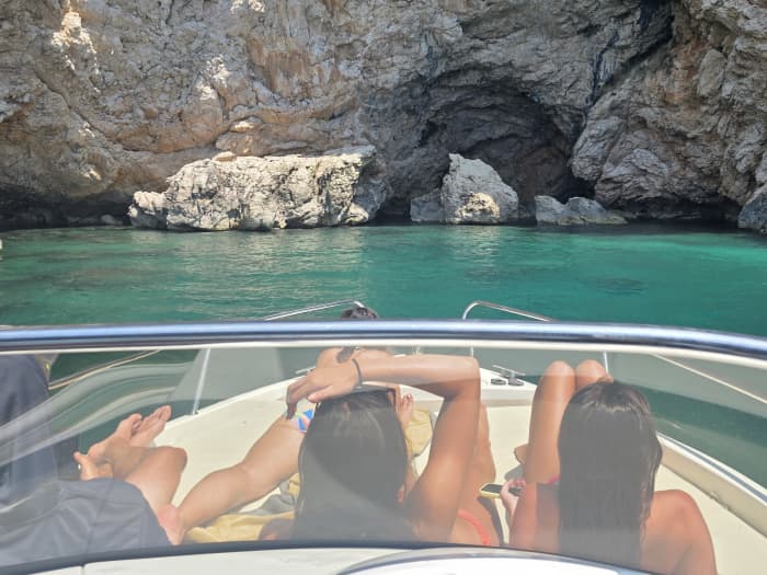 Verken Dubrovnik in een halve dag: huur een motorboot voor 4 uur.