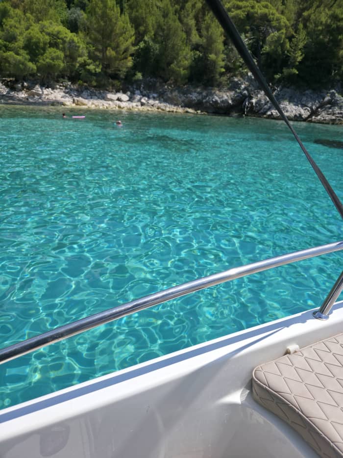 Verken Dubrovnik in een halve dag: huur een motorboot voor 4 uur.