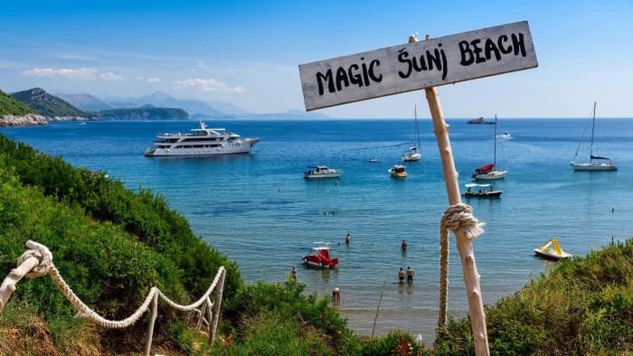 Verken Dubrovnik in een halve dag: huur een motorboot voor 4 uur.