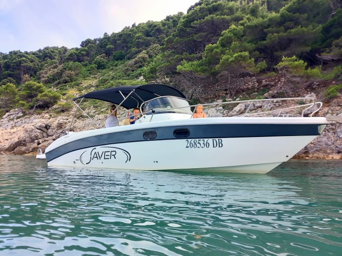 Verken Dubrovnik in een halve dag: huur een motorboot voor 4 uur.