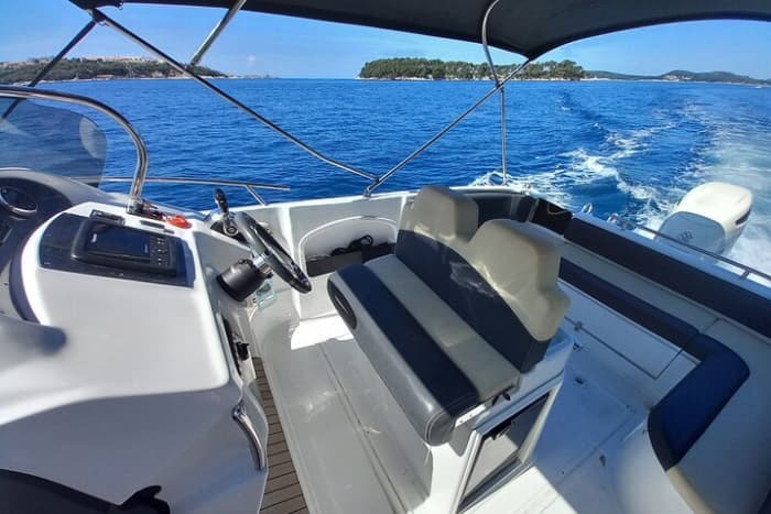 Verken Dubrovnik in een halve dag: huur een motorboot voor 4 uur.
