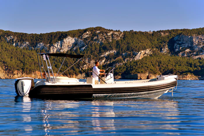 Genießen Sie 8 Stunden auf einem Motorboot in Sant Antoni de Portmany