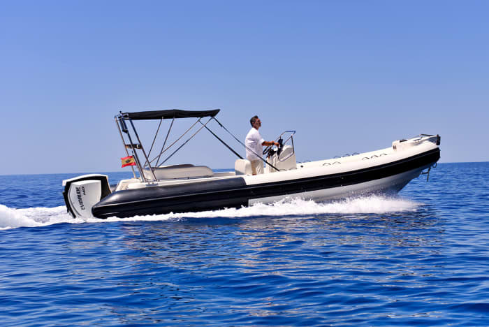 Genießen Sie 8 Stunden auf einem Motorboot in Sant Antoni de Portmany