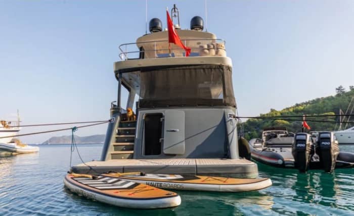 Luxe cruise door Akvaryum Bay en Black Island