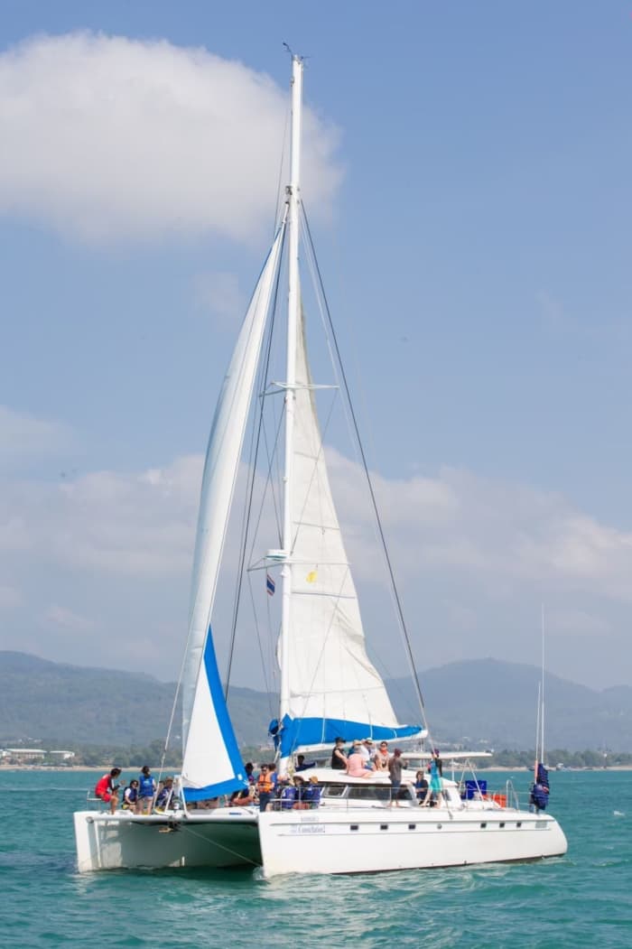 Racha-eilanden en Coral Beach catamarancruise