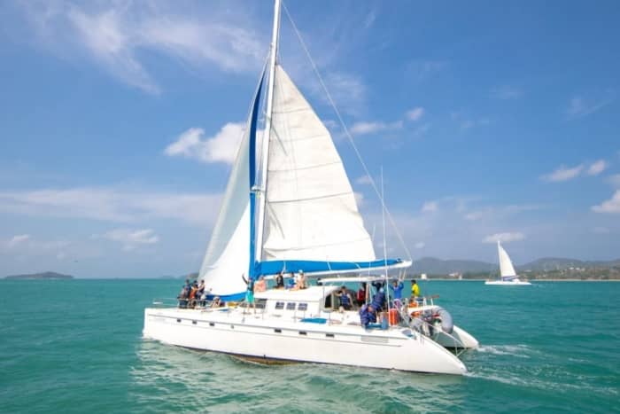 Racha-eilanden en Coral Beach catamarancruise