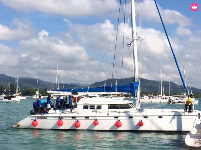 Racha-eilanden en Coral Beach catamarancruise