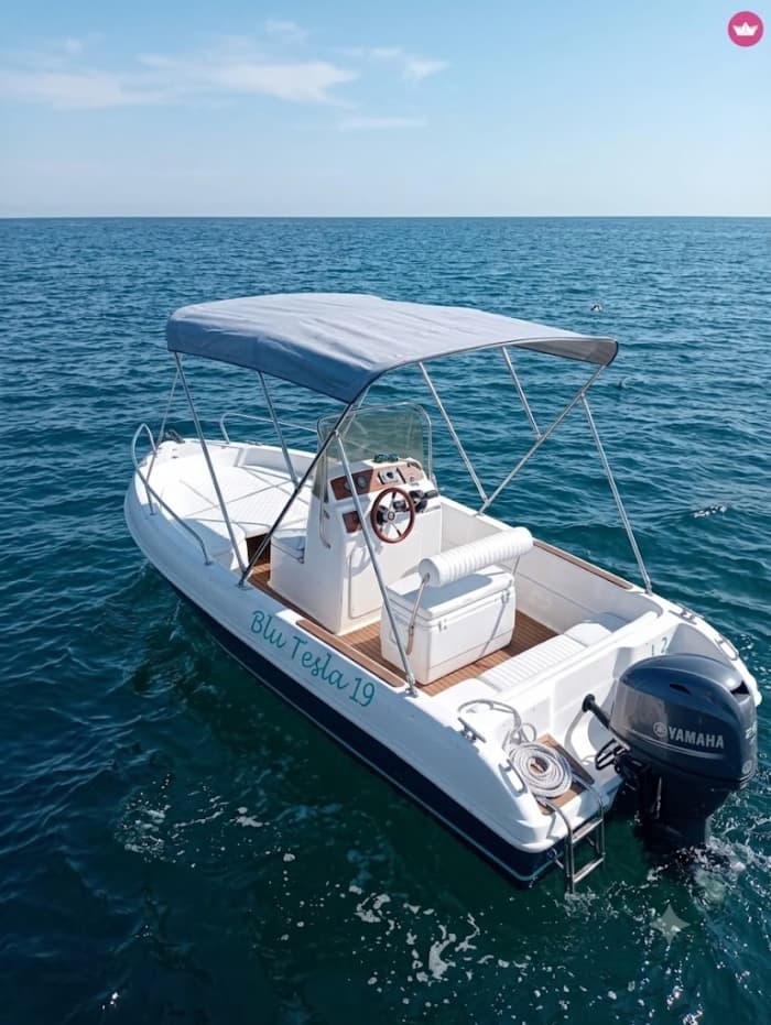 A day among the crystal-clear waters and seabed of Savelletri