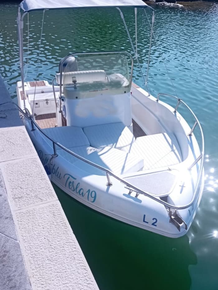 Ontspan 3 uur lang op een motorboot in Savelletri.