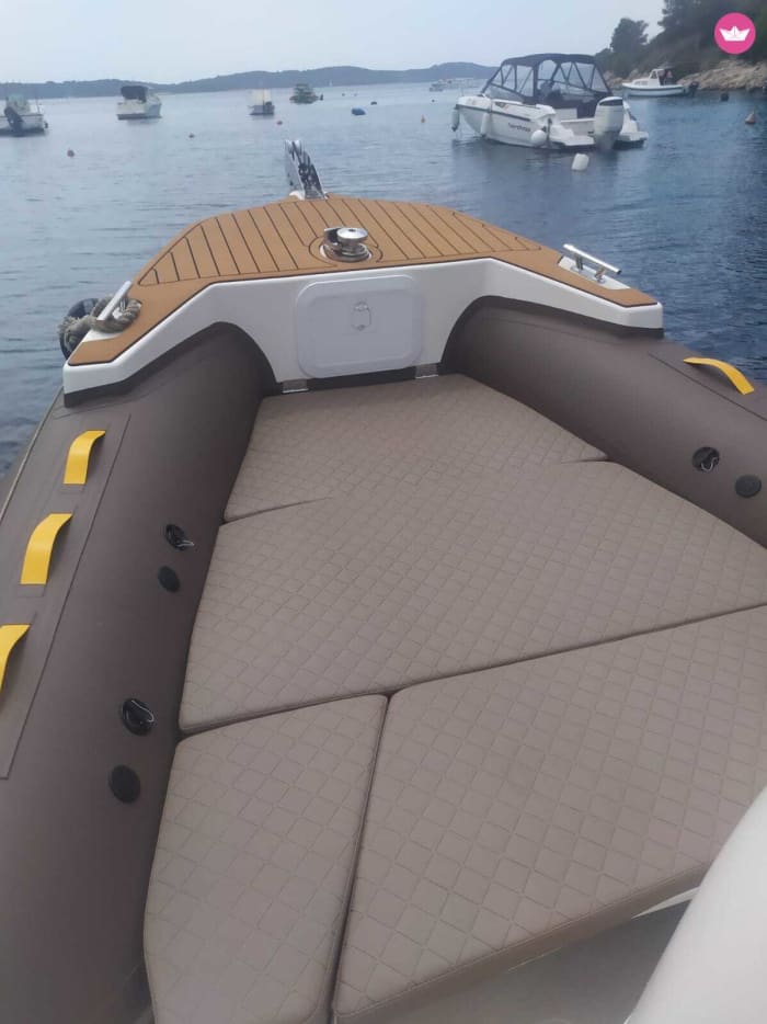 Dagtour naar Rode Rotsen en Pakleni: ontdek de verborgen pareltjes van Hvar vanuit de havenstad Hvar