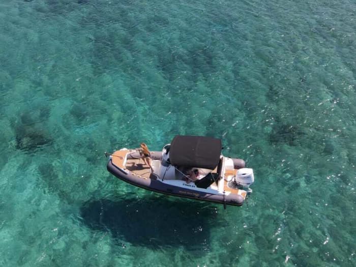 Dagtour naar de Rode Rotsen en het eiland Pakleni: ontdek de beste stranden en verborgen pareltjes van Hvar
Vanuit de havenstad Hvar
