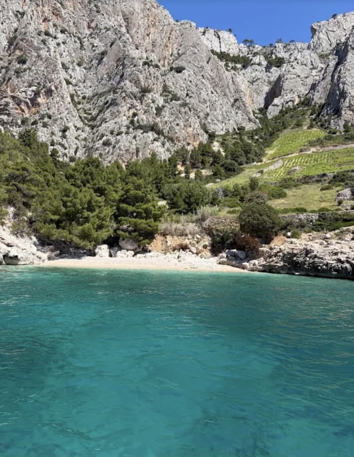 Dagtour naar Rode Rotsen en Pakleni: ontdek de verborgen pareltjes van Hvar vanuit de havenstad Hvar