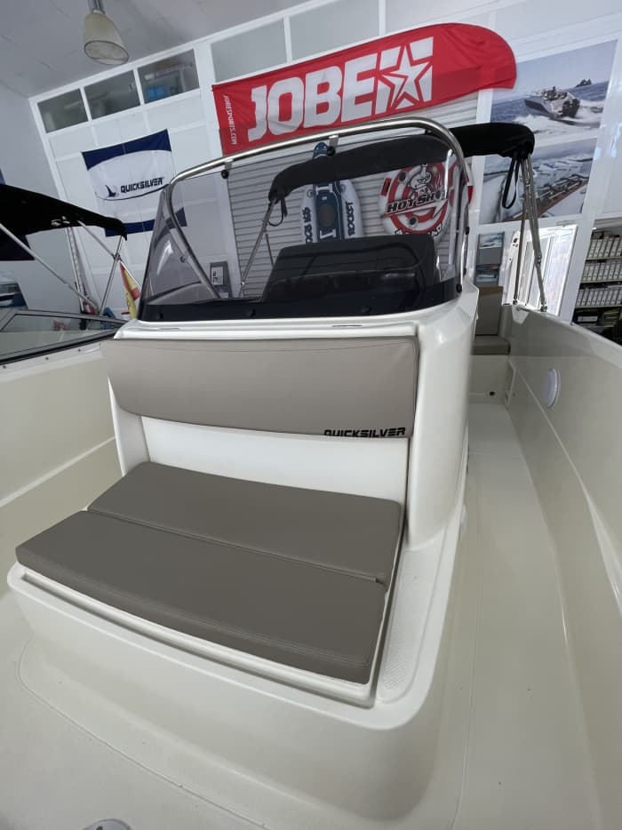 4h to explore Málaga on a motorboat