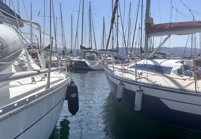 Ganztägiger Segeltörn ab Sanxenxo: Erkunden Sie die Inseln Ons, Aldán oder Tambo