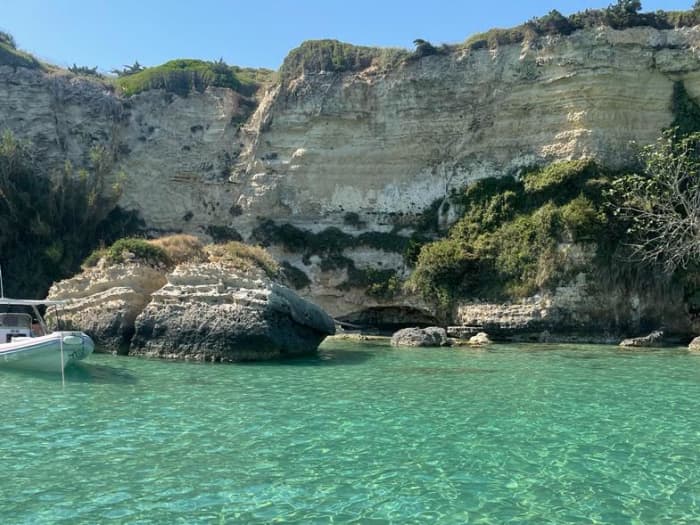 3h45 à Otranto : Louez un bateau à moteur et profitez-en