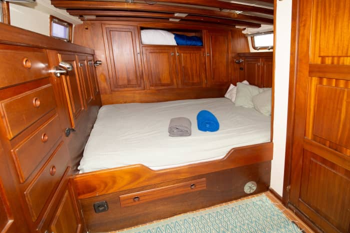Verken Sant Antoni de Portmany en geniet van een hele dag zeilen op een zeilboot.
