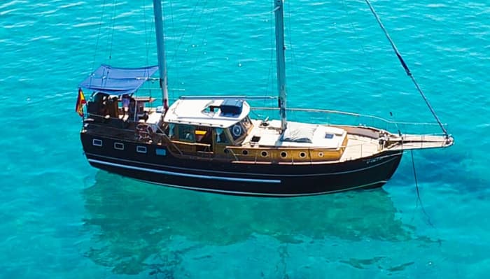 Verken Sant Antoni de Portmany en geniet van een hele dag zeilen op een zeilboot.