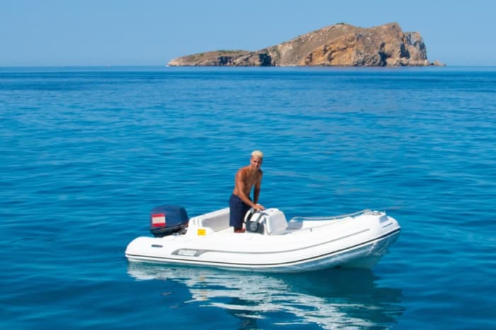 Verken Sant Antoni de Portmany en geniet van een hele dag zeilen op een zeilboot.