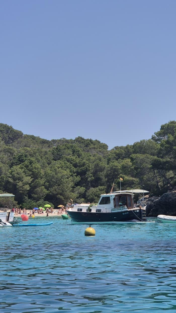 Enjoy the sun on a 8h boat trip in Cala Galdana