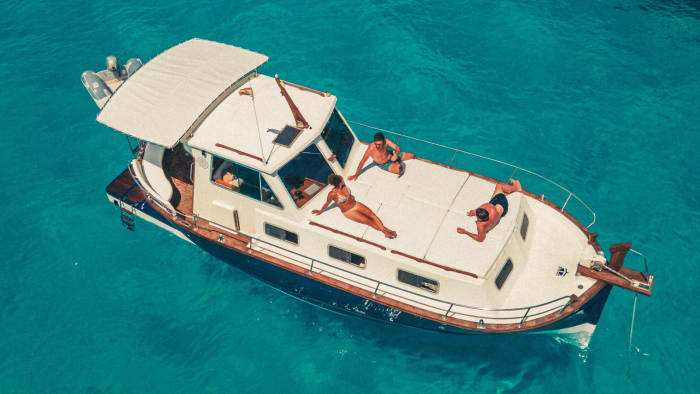 Enjoy the sun on a 8h boat trip in Cala Galdana